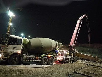 天工公司土建十五部陕煤研究院项目两项单体工程筏板基础混凝土浇筑完成