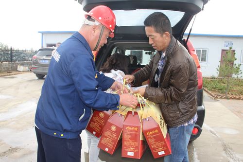 关怀送一线  鼓士气  增干劲