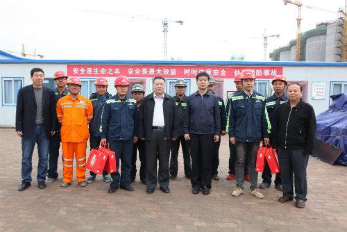 到一线，送祝福，鼓干劲