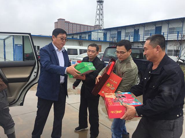 中秋送祝福 温情职工心