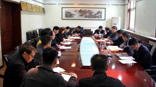 铜煤公司迅速组织传达建设集团干部大会精神