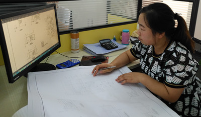 用平凡演绎真实   用行动描绘风采