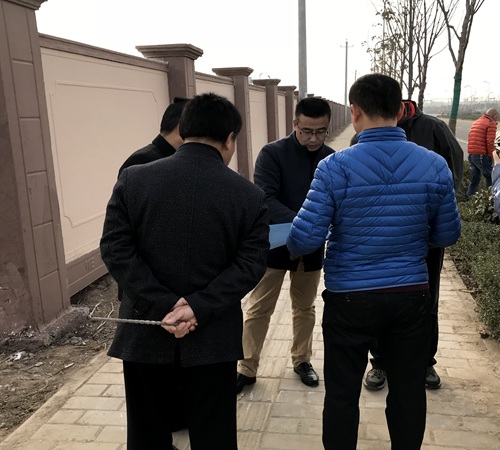 大秦置业公司:山水逸境项目施工临建围墙顺利通过竣工验收