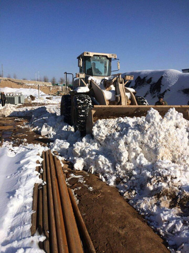 天工公司铜川项目部全体职工斗风雪抢工期