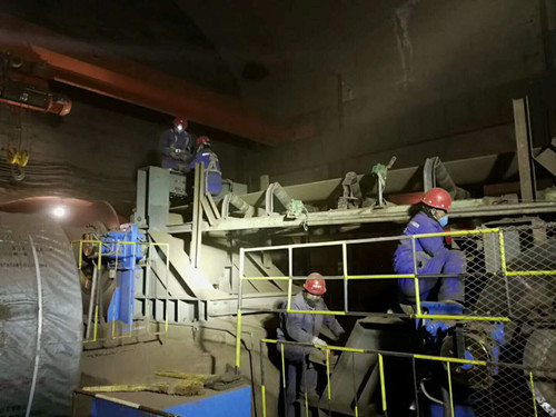 机电安装公司酒钢项目部打响新年第一枪