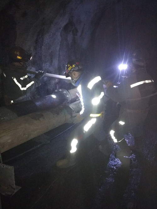 机电安装公司柠条塔项目部水泵房排水管道安装如火如荼