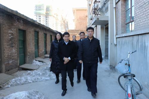 建设集团联合党委副书记、纪委书记、工会主席侯本英一行慰问澄合分公司困难职工