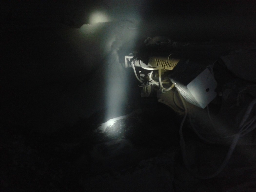 矿建三公司双龙项目部108运输顺槽与西翼辅助运输巷顺利贯通