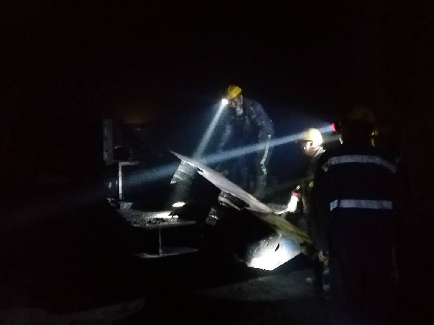 机电安装公司神府项目部提前完成承建的二部胶带机拆除回撤