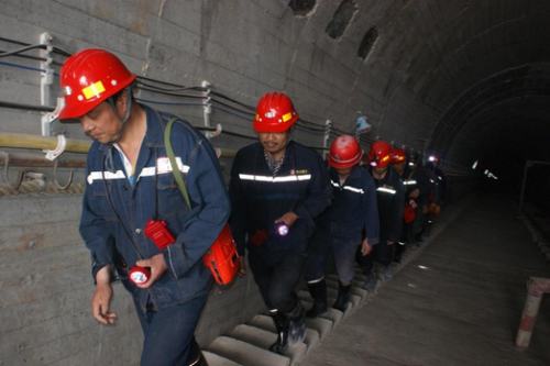 矿建二公司车村项目部开展矿井水灾应急演练