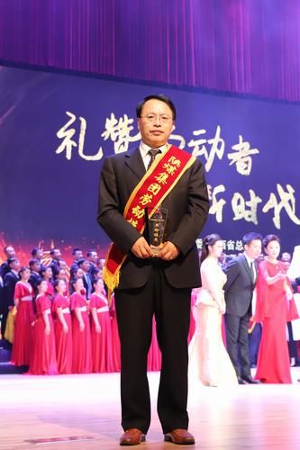 矿建二公司经理白凤忠荣获陕煤集团“劳动模范”称号