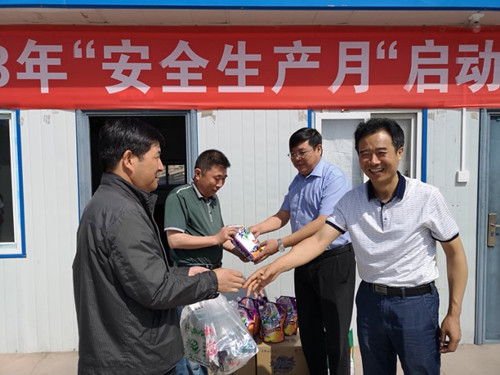 炎炎夏日送清凉 点点关怀传真情