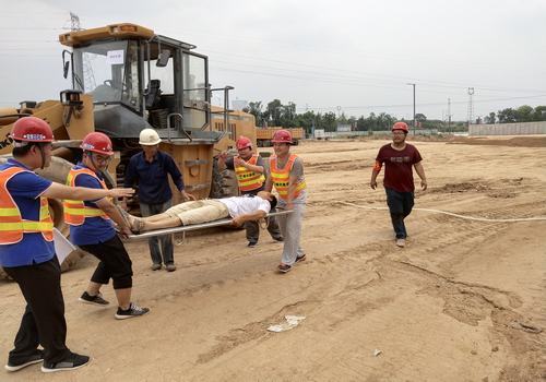 陕煤建设宝鸡分公司“理论+实际” 举行酷夏防中暑演练
