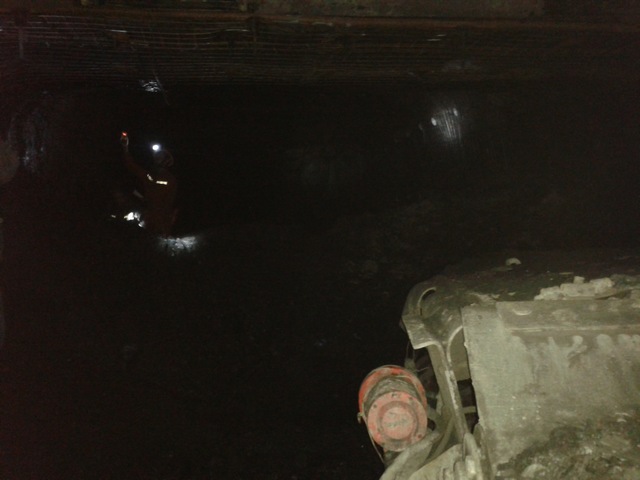 陕煤建设矿建三公司双龙项目部106运输顺槽顺利贯通