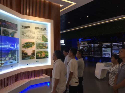 岁月如歌引人驻 踏梦前行干劲增