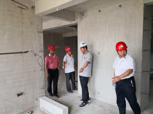 铜川矿业公司副总工程师郭全营一行莅临铜煤2#紫藤园工地检查指导工作