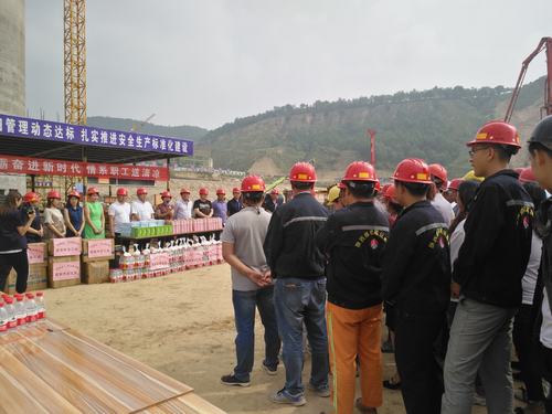 延安市总工会慰问陕煤建设矿建二公司车村一线职工