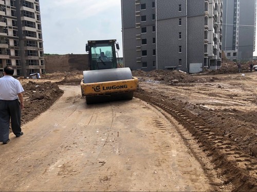 咬定工期不放松   施工大干争先锋