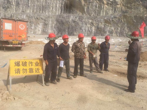 陕煤建设铜煤公司承建的年产20万吨固体废物收集、贮运及预处理项目施工工作高效推进