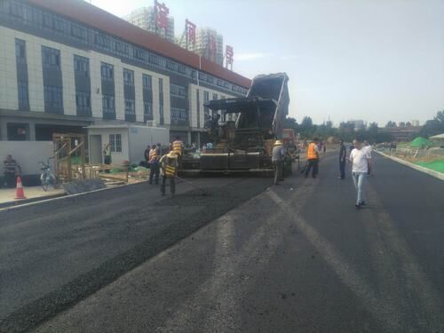 陕煤建设渭南分公司土建五部承建的滨河小学道路全线通行