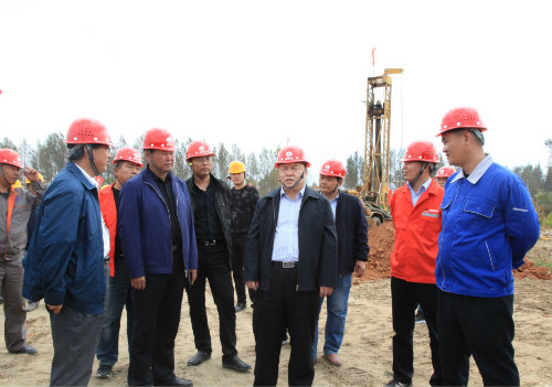 情暖“双节”送祝福   凝心聚力鼓干劲