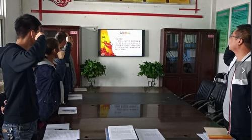 陕煤建设洗选煤运营公司红柳林洗煤厂： “主题党日+”增强党员身份感