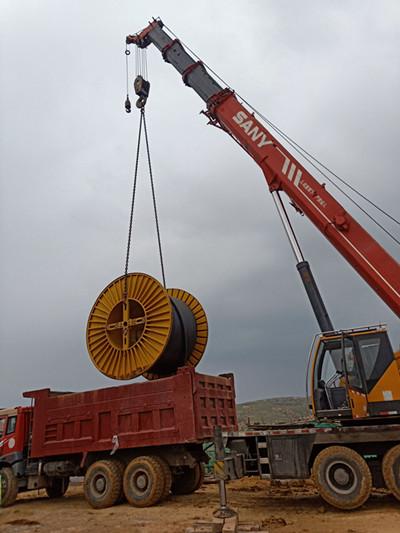 陕煤建设机电安装公司承建的沙梁矿主斜井高压动力电缆敷设顺利完成