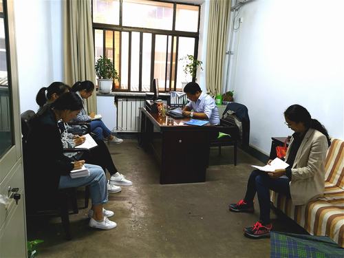 陕煤建设韩城分公司人社党支部学习先进精神向时代楷模致敬