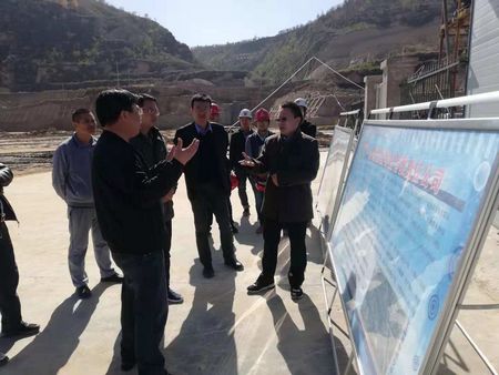 扬州市对口帮扶榆林市工作组组长、榆林市政府副秘书长孙景亮一行莅临陕煤建设天工公司承建的清涧北国枣业红枣深加工项目考察指导工作