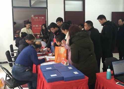 陕煤建设澄合分公司西安春临村安置小区喜迎业主“回家”