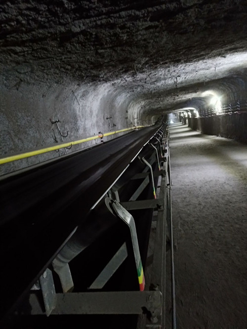 陕煤建设机电安装公司承建的沙梁煤矿42煤大巷带式输送机安装一次调试成功