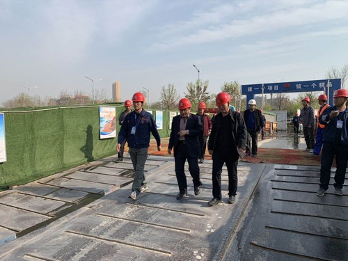 王明智一行深入航天城片区项目工地检查指导工作