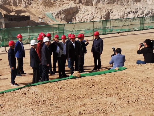 铜川市委书记杨长亚一行莅临陕煤建设铜煤公司承建的年产20万吨固体废物收集、贮运及预处理项目检查指导工作