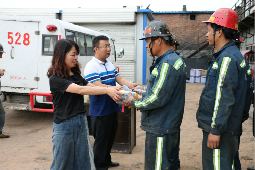 清凉送一线 关怀润心田