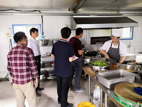 陕煤建设矿建三公司组织职工代表对各职工食堂安全专项检查