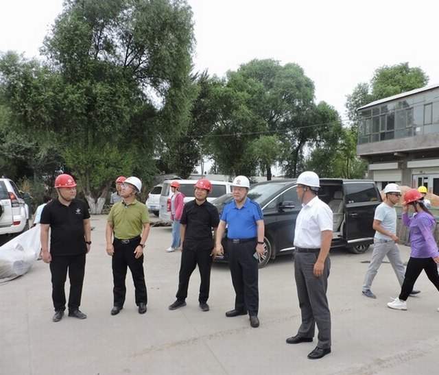 宁兴刚深入靖神铁路项目检查指导工作