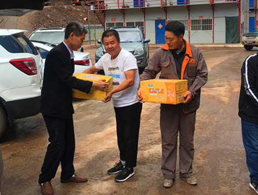 深入一线送清凉  企业关怀记心上