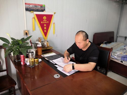 “有担当、有作为”的铁军队长