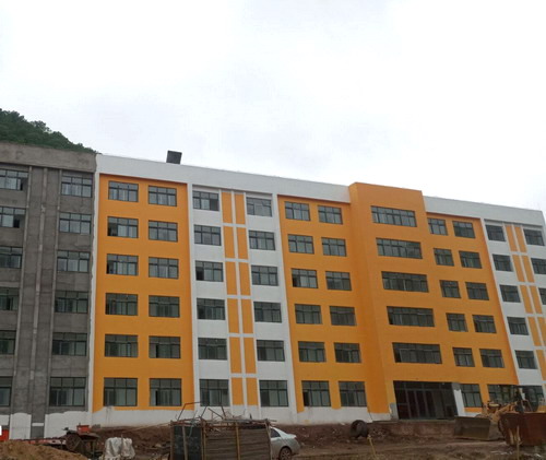 陕煤建设铜川公司冶坪煤矿单身宿舍及救护队综合楼工程顺利移交