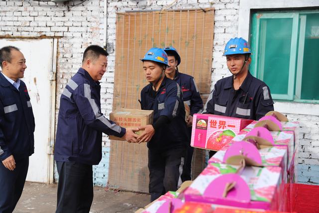 陕煤建设洗选煤运营公司:中秋慰问暖人心,浓浓温情话关怀