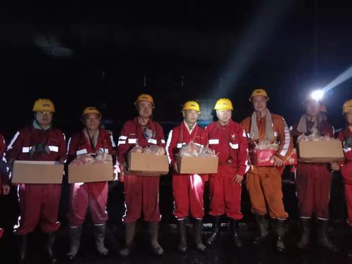 榆北曹家滩矿业公司主要领导慰问陕煤建设掘进公司一线职工