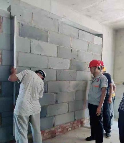 青春，在工地上绽放