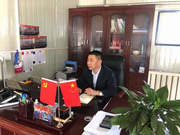 坚守工地 真抓实干的领军者