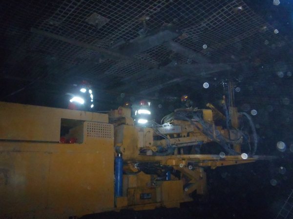 陕煤建设掘进公司：多措并举攻克“一机双巷”工艺难关