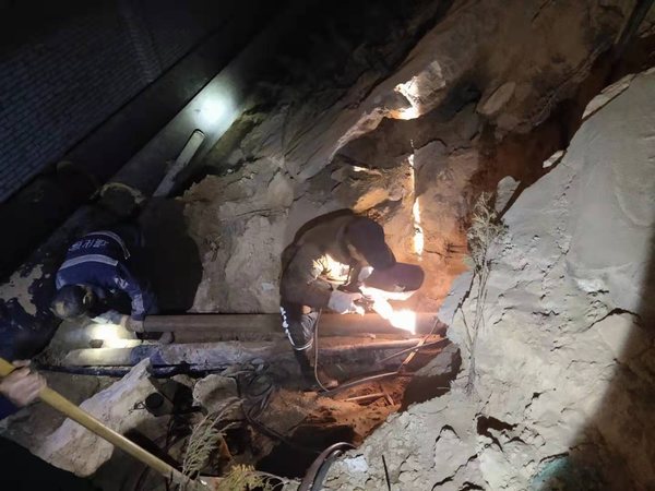 陕煤建设掘进公司:凌晨的供热抢修