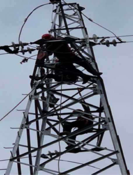 陕煤建设天工公司安装一部凌晨完成临时供电工程调试送电工作