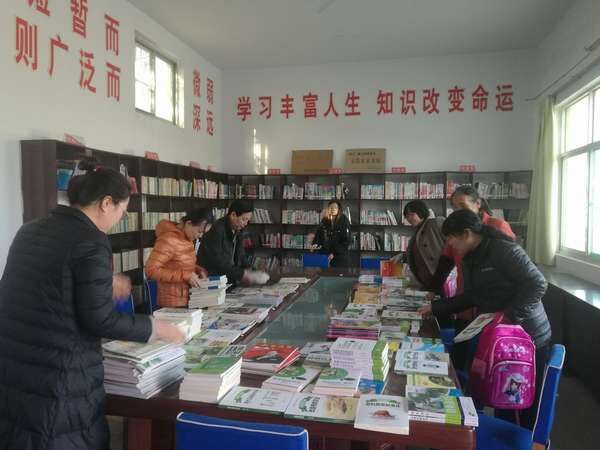 陕煤建设澄合分公司帮扶建立“农家书屋” 争做爱心企业