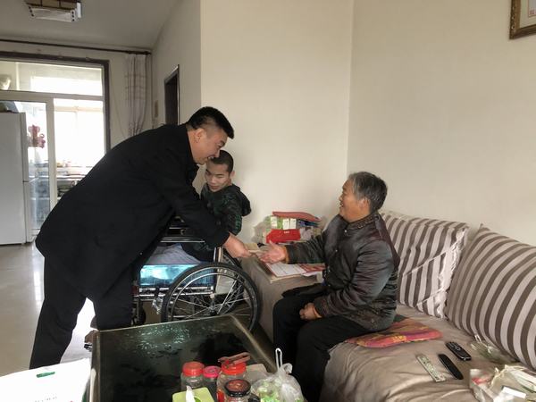 陕煤建设矿建二公司开展困难职工走访活动