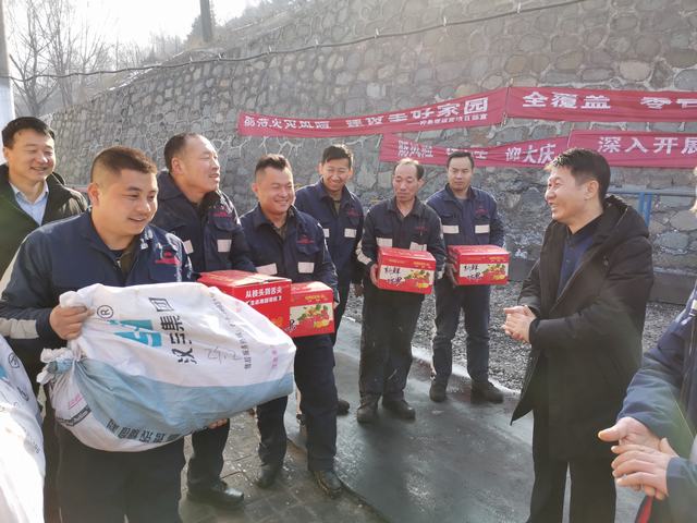 陕煤建设洗选煤运营公司春节期间慰问一线职工