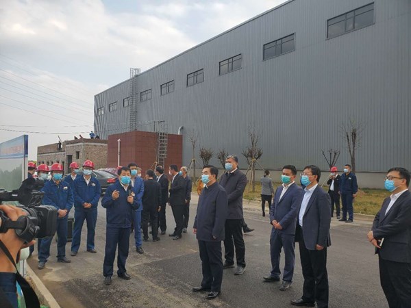 韩城市代市长亢振锋深入陕煤建设汉中分公司龙钢富轧回迁煤气管道项目视察